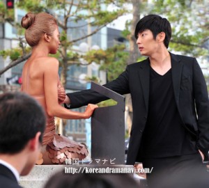 韓国ドラマツーウィークス撮影画像！人魚姫パク·ハソンの胸にイジュンギの手が？